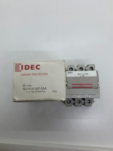 Protector De Circuito, Nc1v-3100-5aa, 3 Polo, 5a, 125vac