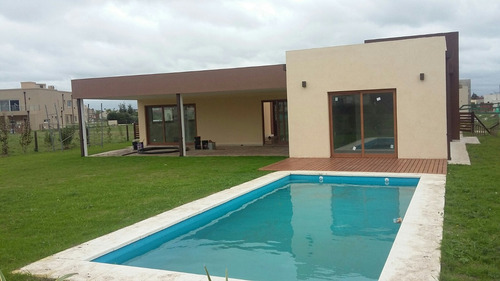 Venta Casa 4 Ambientes Con Pileta Barrio Don Joaquin