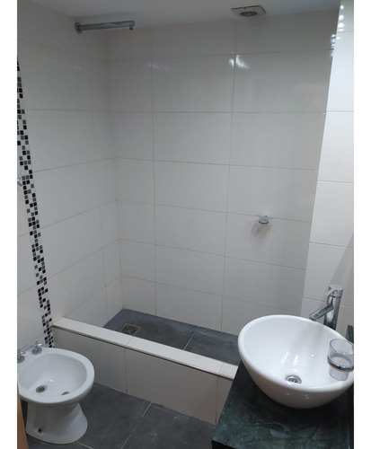 Departamento 4 Amb, 2 Baños Completos, Toilette ,2 Cocheras, Lavadero. En Moron