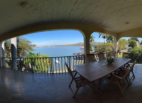 Casa En Venta En Teques Frente Al Lago