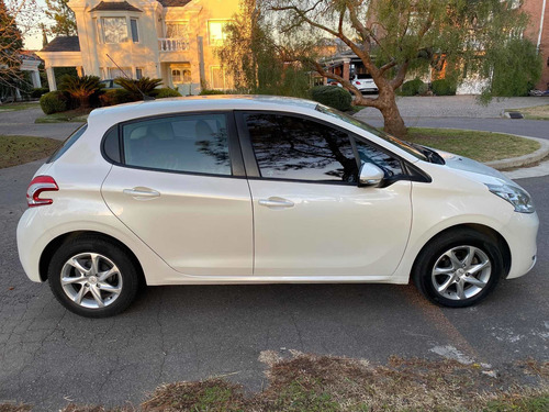 Imagen 4 de 14 de Peugeot 208 1.5 Allure Touchscreen 2015