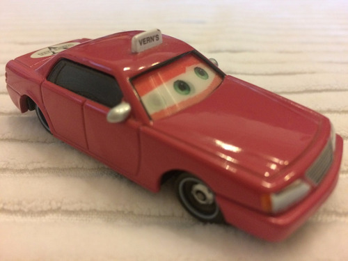 Auto Cars Disney Pixar Vern´s Taxi Ojos Lenticulares Haedo