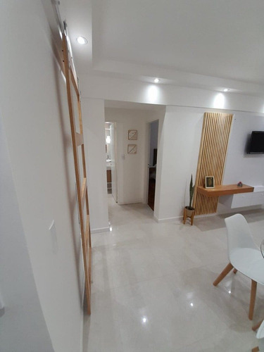 Imagen 2 de 20 de Departamento Dos Ambientes A La Calle Con Balcón