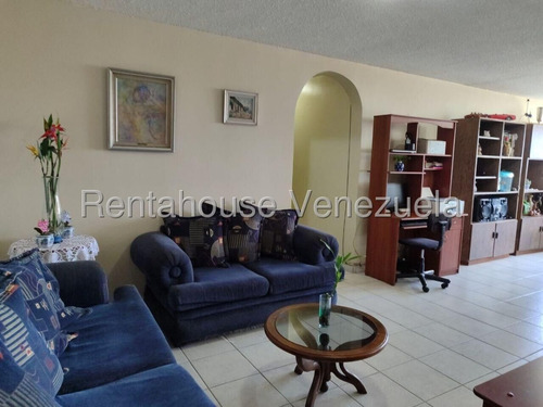 María E. Vende Cómodo Y Fresco Apartamento En Las Guacamayas, Lara#25-17031**