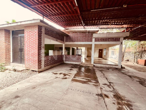 Rento Terreno Con Construcción, Col. Manantiales, Cuautla, Morelos.