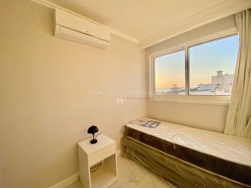 Apartamento De 4 Dormitorios En Venta En Edificio Paramount, Punta Del Este.