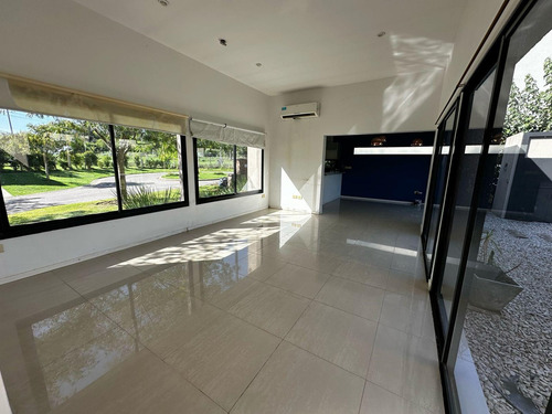 Casa En Venta En Santa Guadalupe, Pilar Del Este, Pilar