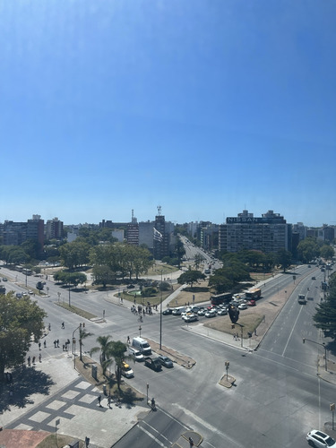 Venta Gran Oficina En Tres Cruces Con Garaje. Edificio De Categoría