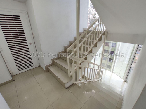 Apartamento En Venta En Urbanización San Isidro Maracay Moderno Lujoso Documento Al Día Agua Gas Seguridad Nela 25-13605