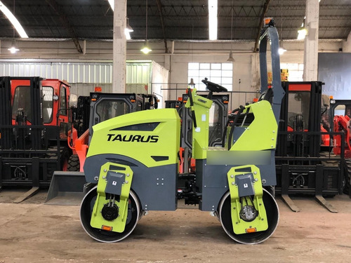 Imagen 3 de 6 de Compactadora Taurus - St 300 Motor Yanmar