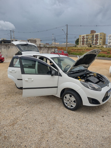 Imagem 5 de 7 de Ford Fiesta 1.0 4p Flex