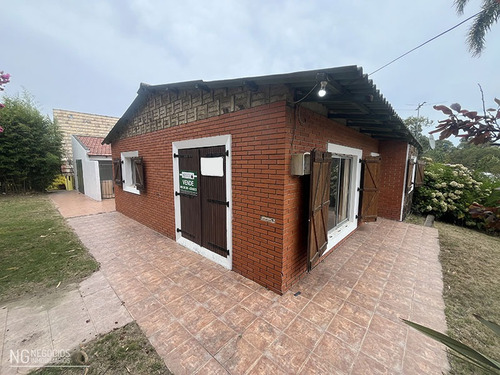 Casa Esquina 2 Dormitorios Y Barbacoa En Santa Lucia Del Este