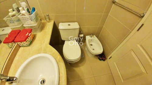 Amplio Depto, Con El Estilo De Una Casa Pero La Seguridad De Un Edificio!- Ref: 1468