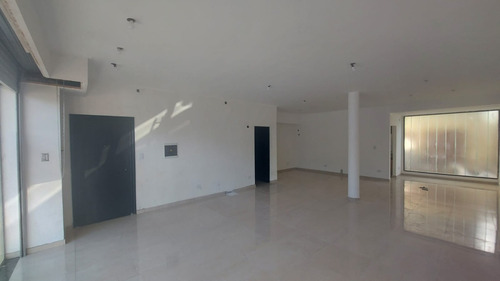 Imagen 2 de 9 de Local A Estrenar En Venta, Hernández, La Plata.