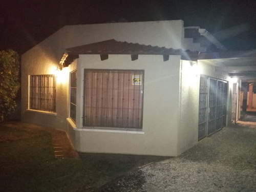 Imagen 6 de 15 de Alquiler Piriapolis, Playa Grande, Casa Con Barbacoa Especial Para Familia O Amigos. Lugar Cercado Seguro Para Niños Y Tu Mascota!