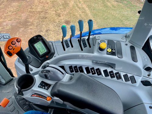 Imagem 12 de 12 de Trator New Holland T7240 4×4 Ano 2021 Com 670 Horas Seminovo