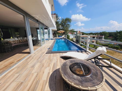 Venta De Casa Crisantemo Con Alberca Climatizada, Jacuzzi, Vistas Panorámicas Y Bonita Terraza En Fracc Rancho San Diego Ixtapan De La Sal Edomex