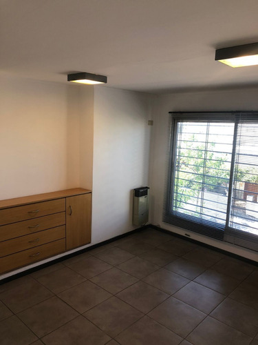 Imagen 11 de 30 de Oficinas Y Galpón Comercial Imperdible!!! Barrio San Martin Obispo Clara 163!!