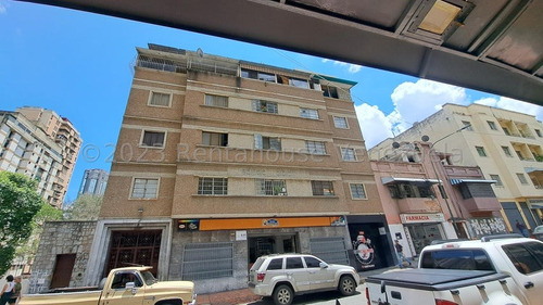 Apartamento En Venta Parroquia La Candelaria 24-6207