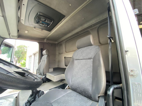 Imagem 12 de 15 de Caminhão Vw 24.280 Constelation 6x2 Carroceria Ano 2015