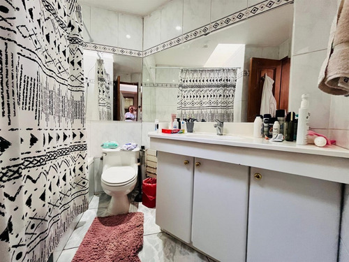 Casa En Venta De 8 Dorm. En Las Condes