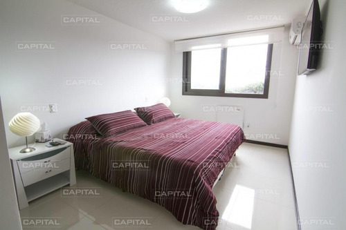 Moderno Apartamento De Dos Dormitorios - Punta Del Este- Ref: 30614
