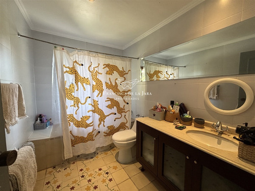 Casa Chilena, Parcela En Condominio. 5d+4b + Servicios.