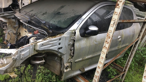 Imagem 1 de 1 de (7) Sucata Peugeot 206 2003 (retirada Peças)