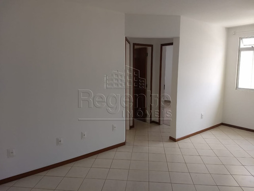 Apartamento A Venda No Bairro Abraao Em Florianopolis - V-77809