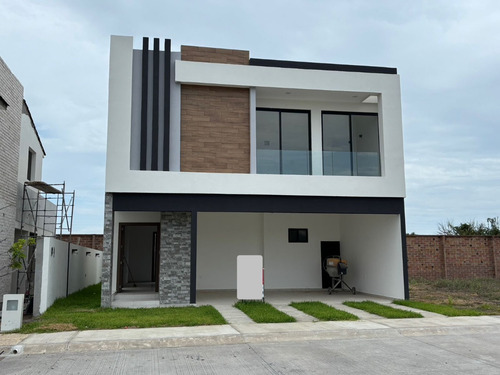 Punta Tiburón Casa Nueva En Venta De 3 Recámaras Cada Una Con Baño.