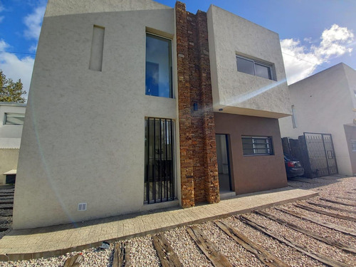 Imagen 5 de 30 de Duplex En Venta En La Plata Calle 34 E/ 141 Y 142 Dacal Bienes Raices