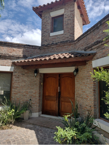 Casa En Venta En Barrio Cerrado  El Lago  3 Dorm C Pileta