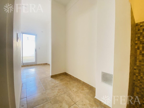 Imagen 3 de 6 de Venta De Departamento De 1 Ambiente Divisible Con Patio En Sarandi (30020)