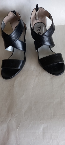 Zapatos Mujer Verano Tacón Entero N° 35. De Cuero