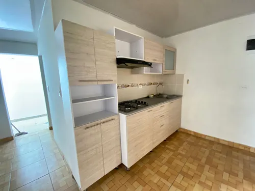 Casa-local En Arriendo En Medellín - Los Colores Cod 64109