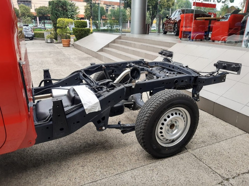 Imagen 7 de 14 de Np300 Chasis Cabina Diesel T/m 2021