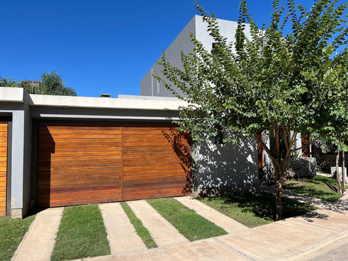 Duplex En Housing Con Seguridad - 3 Dorm 3 Baños - Villa Belgrano