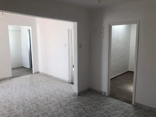 Dueño Vende Apartamento A Media Cuadra Carlos Ma Ramirez A Dos De Paso Molino Excelente Punto Oportunidad De Inversion Alquilado