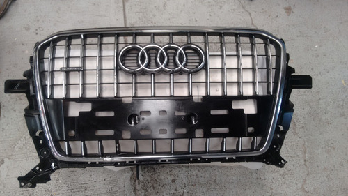 Parrilla Q5 13/16 8r0853651 Ab C/ Detalles (Usado)