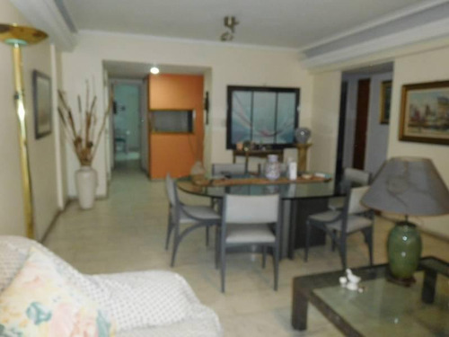 Imagen 6 de 23 de Departamento De 4 Amb. Con Dependencias -2 Balcones Y 2 Cocheras Unico