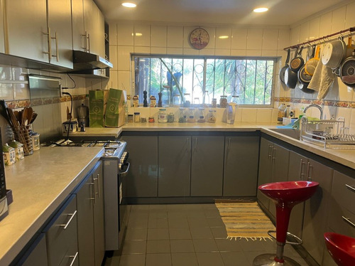 Casa 4d + 3b |cercano Metro Los Dominicos| Las Condes