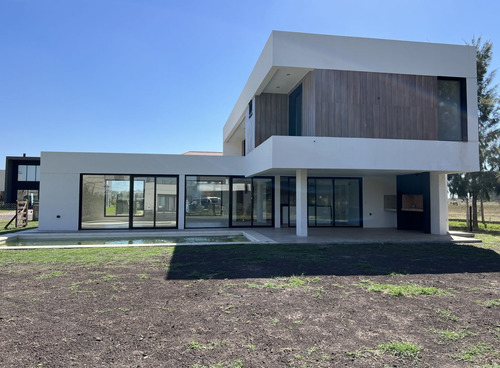 Casa A Estrenar En Venta En El Rebenque, Canning