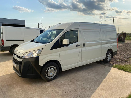 Toyota Hiace 2.8 Tdi Furgón 6at L2h2 3a 5p