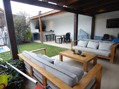 Hermosa Casa En Montes Izarra / Avda. Los Molinos