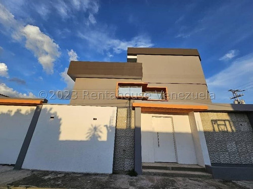 Moderna Quinta En Venta Urb. Villas Caribe, Con Piscina Y Terraza, La Morita I Diga Center 24-4830 Hc