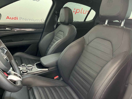 Alfa Romeo Stelvio 2.9L Quadrifoglio Verde V6 Bi-Turbo At