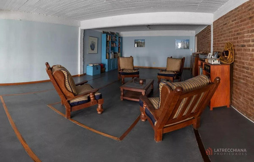 Venta De Casa. Hermosa, En Impecable Estado. Llavallol.