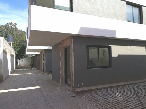 Imagen 7 de 18 de Duplex En Venta 2 D Y Dpto 1 D Con Cochera,