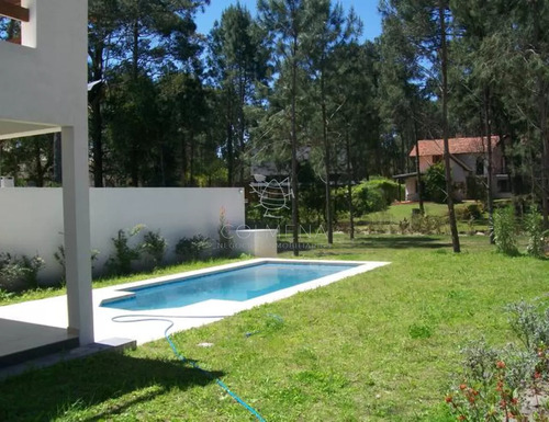 Casa De 4 Dormitorios Dentro Del Complejo Solanas.