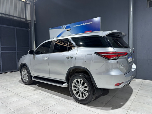 Imagen 4 de 8 de Toyota Hilux Sw4 Tdi Srx At (l21) 5.000km